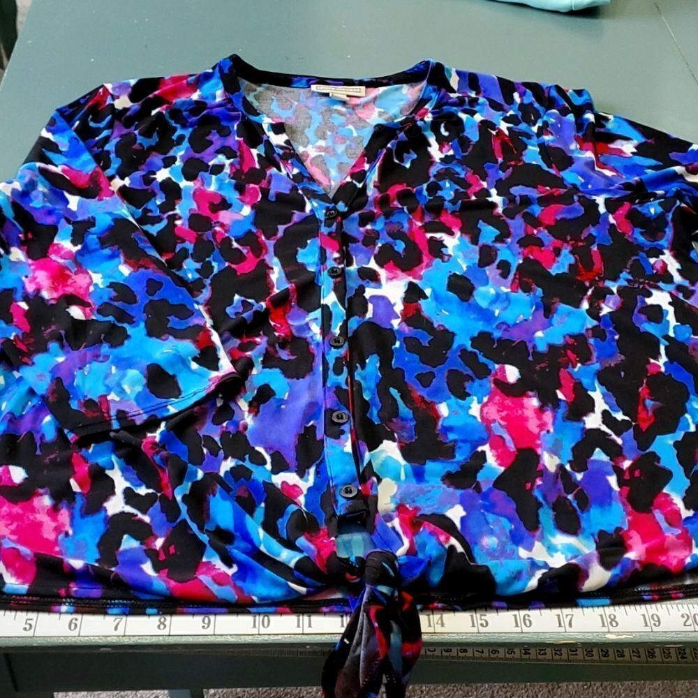Dana Buchman XL blouse. 3/4 sleeves with tie at bottom. Blue. Black & pu…